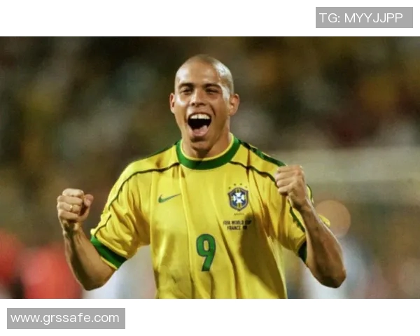 罗纳尔多经典进球集锦回顾展现传奇球员的巅峰时刻与精彩瞬间 罗纳尔多经典进球集锦回顾展现传奇球员的巅峰时刻与精彩瞬间