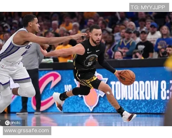 骑士与勇士的第六场对决揭示了季后赛的悬念与荣耀之战 骑士与勇士的第六场对决揭示了季后赛的悬念与荣耀之战